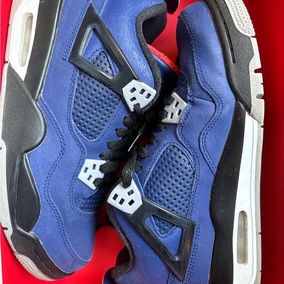 Jordan Air Retro 4 in Loyal Blue and Black